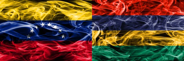 Venezuela Mauritius Concetto Colorato Fumo Bandiere Poste Fianco Fianco — Foto Stock