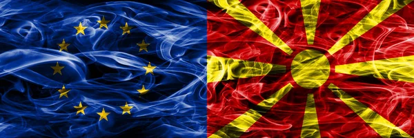 Ευρωπαϊκής Ένωσης Και Πολύχρωμο Έννοια Μακεδονία Καπνίζουν Σημαίες Που Τοποθετούνται — Φωτογραφία Αρχείου