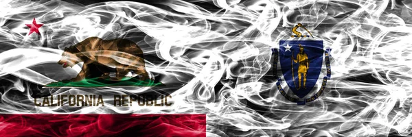 Калифорния Против Массачусетса Разноцветные Флаги Дымят Бок Бок — стоковое фото