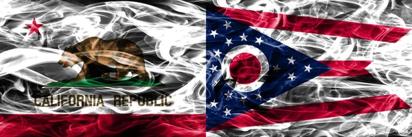 Drapeaux Fumigènes Colorés California Ohio Placés Côte Côte — Photo