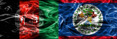 Afganistan vs Belize duman bayrakları yan yana yerleştirilmiş. Afgan ve Belize ipeksi duman bayrakları renkli kalın
