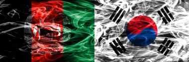 Afganistan vs Güney Kore duman bayrakları yan yana yerleştirilmiş. Afgan ve Güney Kore ipeksi duman bayrakları renkli kalın