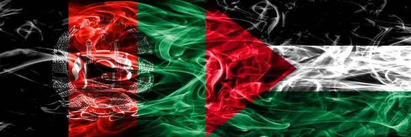 Bandiere Fumogene Afghanistan Palestina Affiancate Bandiere Fumo Spesse Colorate Setose — Foto Stock