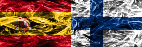 Spanien Finnland Rauchfahnen Nebeneinander Platziert Dicke Seidige Rauchfahnen Aus Spanien — Stockfoto