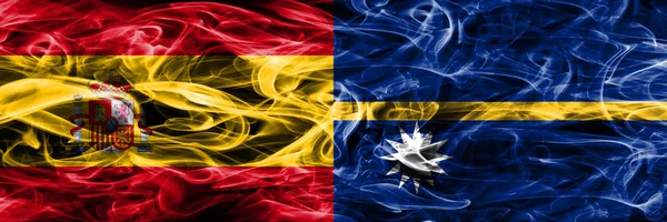Іспанії Проти Науру Дим Прапори Розміщені Поруч Товста Кольорові Шовковистою — стокове фото