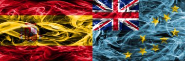 İspanya vs Tuvalu duman bayrakları yan yana yerleştirilmiş. İspanyolca ve Tuvalu ipeksi duman bayrakları renkli kalın