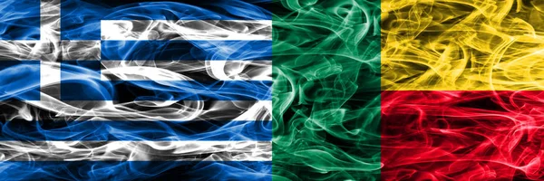 Griechenland Gegen Benin Rauchfahnen Nebeneinander Platziert Dicke Seidige Rauchfahnen Aus — Stockfoto