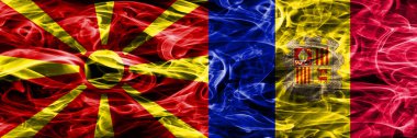 Makedonya vs Andorra renkli kavramı duman bayrakları yan yana yerleştirilmiş