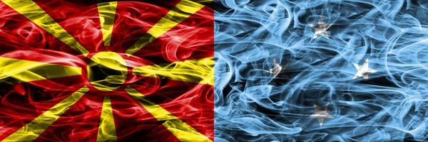 Македония Против Микронезии Красочная Концепция Дымовые Флаги Помещены Бок Бок — стоковое фото