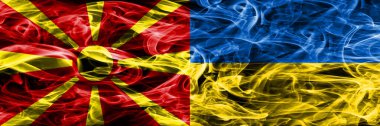 Makedonya vs Ukrayna renkli kavramı duman bayrakları yan yana yerleştirilmiş