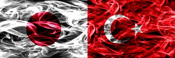 Japan Gegen Türkei Türkische Rauchfahnen Nebeneinander Platziert — Stockfoto