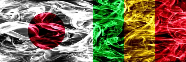 Япония Против Малийского Дыма Флаги Помещены Бок Бок — стоковое фото
