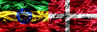 Etiyopya vs Danimarka, Danca renkli bayrakları yan yana yerleştirilmiş duman.
