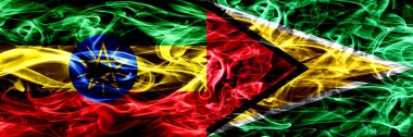 Etiyopya vs Guyana, Guyanalı renkli bayrakları yan yana yerleştirilmiş duman.