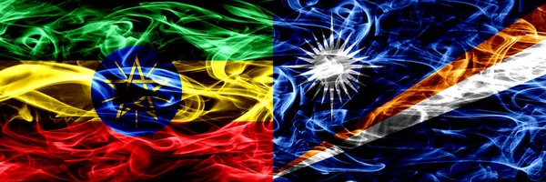 Äthiopien Gegen Marshallinseln Bunte Rauchfahnen Nebeneinander Platziert — Stockfoto