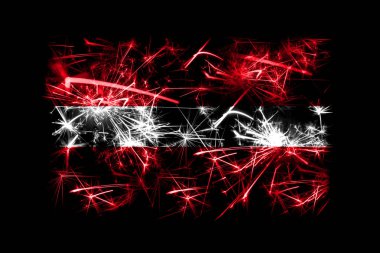 Letonya bayrağı köpüklü havai fişekler. Yeni yıl 2019 ve Noel partisi konsepti