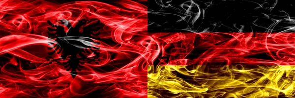 Albania Germania Bandiere Fumogene Tedesche Affiancate Bandiere Fumo Spesse Colorate — Foto Stock