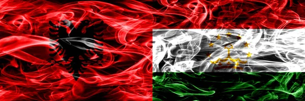 Albanien Gegen Tadschikistan Tadschikische Rauchfahnen Nebeneinander Dicke Seidige Rauchfahnen Aus — Stockfoto