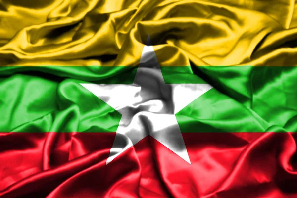 ミャンマーの国旗が風になびかせて — ストック写真