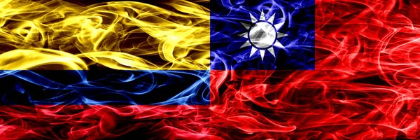 Kolombia Taiwan Taiwanesische Rauchfahnen Nebeneinander Platziert Dicke Farbige Seidige Rauchfahnen — Stockfoto