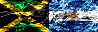 Jamaika vs Arjantin, Arjantin bayrakları yan yana yerleştirilmiş duman. Kalın ipeksi duman bayrak Jamaika ve Arjantin, Arjantin, renkli
