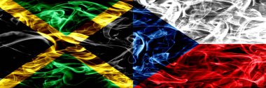 Jamaika – Çek Cumhuriyeti bayrakları yan yana yerleştirilmiş duman. Kalın ipeksi duman bayrakları Jamaika ve Çek Cumhuriyeti renkli