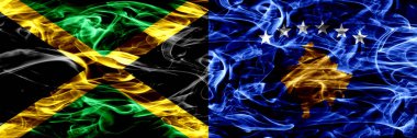 Jamaika vs Kosova, Sırbistan bayrakları yan yana yerleştirilmiş duman. Kalın ipeksi duman bayrak Jamaika ve Kosova, Sırbistan, renkli