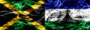 Jamaika vs Lesotho duman bayrakları yan yana yerleştirilmiş. Jamaika ve Lesotho ipeksi duman bayrakları renkli kalın