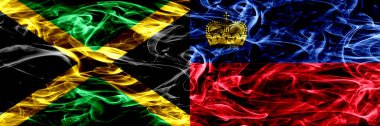 Jamaika vs Liechtenstein, Liechtensteins yan yana yerleştirilmiş bayrakları duman. Kalın ipeksi duman bayrakları Jamaika ve Liechtenstein, Liechtensteins renkli