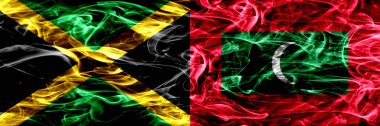 Jamaika vs Maldivler, Maldivlere bayrakları yan yana yerleştirilmiş duman. Kalın ipeksi duman bayrak Jamaika ve Maldivler, Maldivlere, renkli