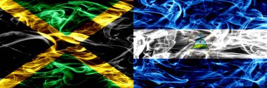 Jamaika vs Nikaragua, Nikaragua bayrakları yan yana yerleştirilmiş duman. Kalın ipeksi duman bayrak Jamaika ve Nikaragua, Nikaragua, renkli