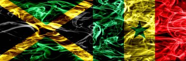 Jamaika Rakip Senegal, Senegal bayrakları yan yana yerleştirilmiş duman. Kalın ipeksi duman bayrak Jamaika ve Senegal, Senegal, renkli
