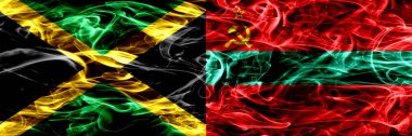 Jamaika vs duman Transdinyester Cumhuriyeti bayrakları yan yana yerleştirilmiş. Jamaika ve Transdinyester Cumhuriyeti ipeksi duman bayrakları renkli kalın