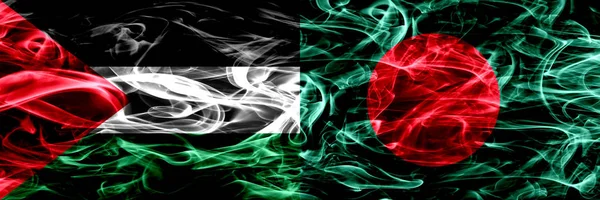 Палестина Против Бангладеш Бангладешские Дымовые Флаги Размещенные Бок Бок Толстые — стоковое фото