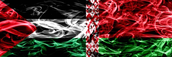 Palestina Contro Bielorussia Bandiere Fumogene Bielorusse Affiancate Bandiere Fumo Seta — Foto Stock