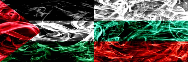 巴勒斯坦 保加利亚 保加利亚的烟雾旗并排放置 厚彩色的丝滑烟雾旗的巴勒斯坦和保加利亚 保加利亚语 — 图库照片