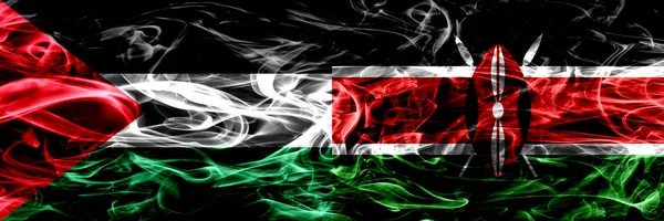 巴勒斯坦 肯尼亚 肯尼亚的烟旗并排放在一起 巴勒斯坦和肯尼亚 肯尼亚的厚彩色丝状烟雾旗 — 图库照片