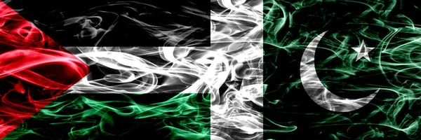 Palesztina Pakisztán Pakisztáni Füst Zászlók Egymás Mellé Vastag Színes Füst — Stock Fotó