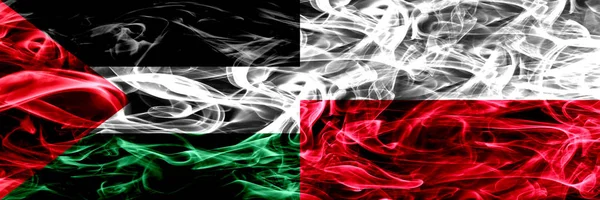 巴勒斯坦 波兰的烟雾旗并排放置 厚颜色的丝滑烟雾旗的巴勒斯坦和波兰 — 图库照片