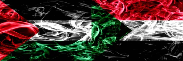Palestina Contro Sudan Bandiere Fumogene Sudanesi Affiancate Bandiere Fumo Color — Foto Stock