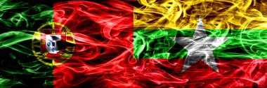 Portekiz vs Myanmar duman bayrakları yan yana yerleştirilmiş. Portekizce ve Myanmar ipeksi duman bayrakları renkli kalın