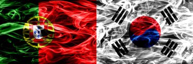 Portekiz vs Güney Kore, Kore duman bayrakları yan yana yerleştirilmiş. Portekizce ve Güney Kore, Kore ipeksi duman bayrakları renkli kalın