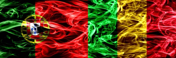 葡萄牙 马里的烟雾旗并排放置 葡萄牙和马里的浓色丝滑烟雾旗 — 图库照片