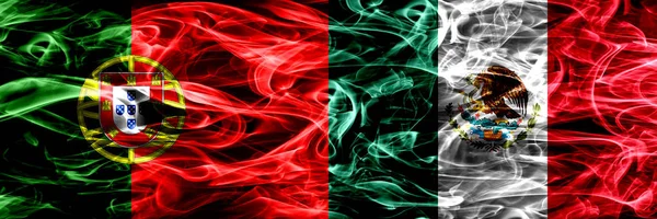 Португалия Против Мексики Мексиканские Дымовые Флаги Рядом Толстые Цветные Шелковистые — стоковое фото