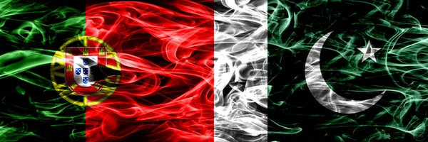 Portogallo Pakistan Bandiere Fumogene Pakistane Affiancate Bandiere Fumo Seta Colorate — Foto Stock