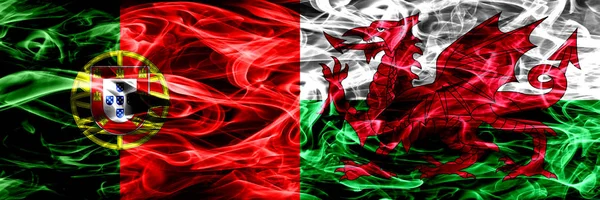 葡萄牙 威尔士 威尔士的烟雾旗并排放置 葡萄牙和威尔士 威尔士的厚彩色丝状烟雾标志 — 图库照片