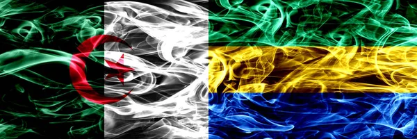 Алжир Алжир Против Габона Габонские Дымовые Флаги Расположенные Бок Бок — стоковое фото