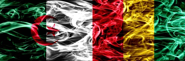 Алжир Алжир Против Гвинеи Гвинейские Дымовые Флаги Расположенные Бок Бок — стоковое фото
