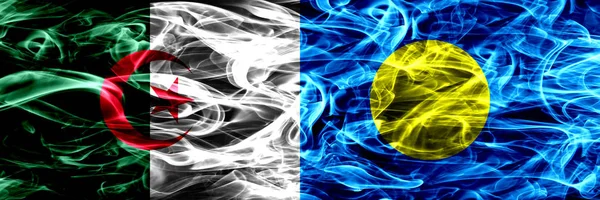 Алжир Алжир Против Палау Палауланские Дымовые Флаги Расположенные Бок Бок — стоковое фото