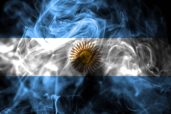 阿根廷国旗由黑色背景上的有色烟雾制成 抽象丝质波浪背景 — 图库照片